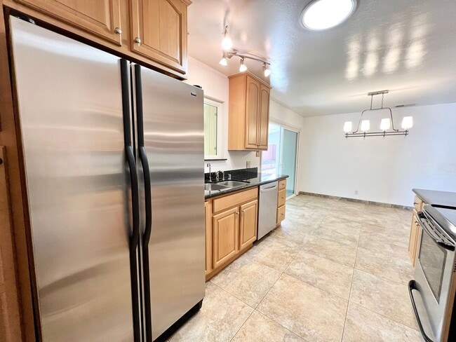 Building Photo - Updated 3-Bed / 2-Bath Single-Family Home!