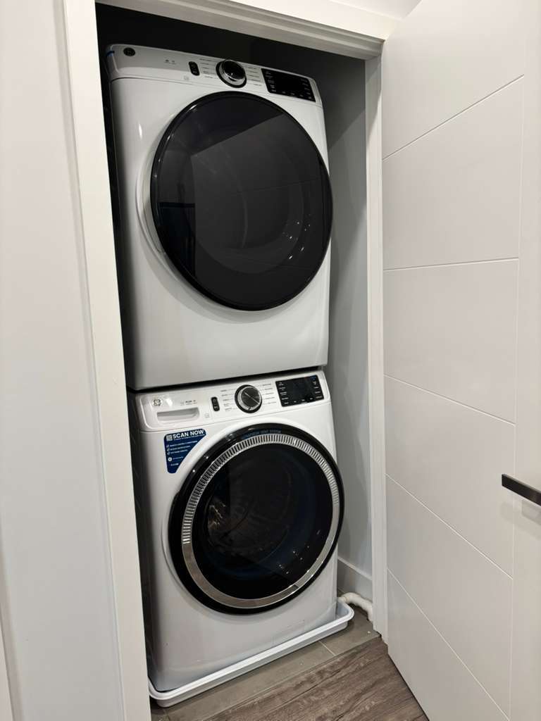 Building Photo - 2252 N Delhi St