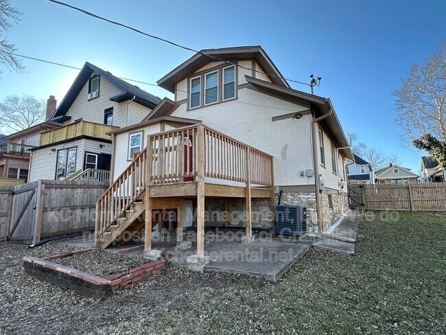 Building Photo - 2535 Charlotte St