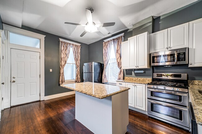 Building Photo - 2042 W Cullerton St