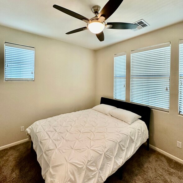 Building Photo - 2090 S Dorsey Ln
