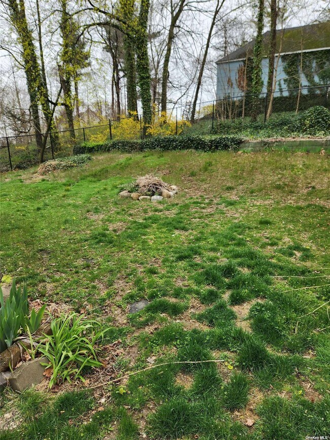 Building Photo - 14 Oakwood Rd