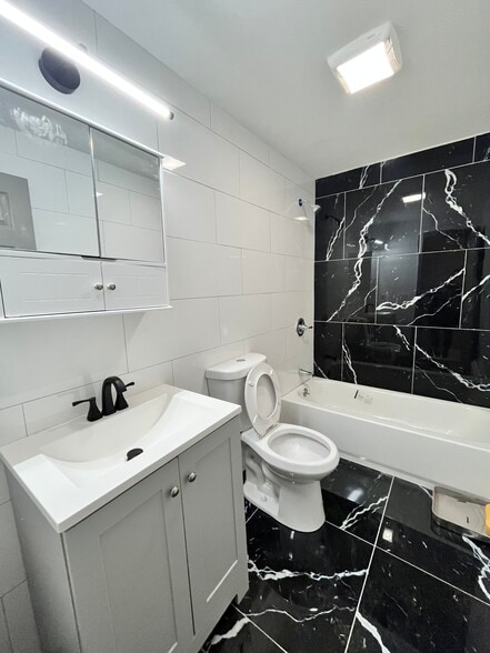 838 Communipaw Ave 1R - 818 Communipaw Ave