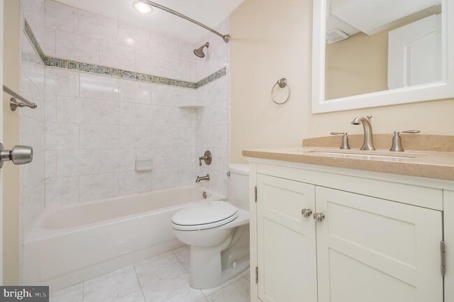 Building Photo - 320 Wesmond Dr