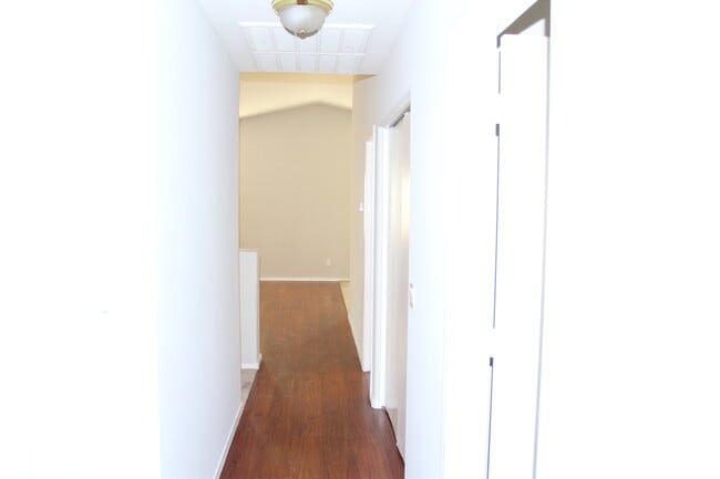 Building Photo - 10817 W Taft St