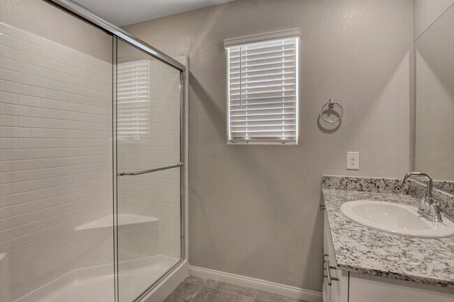 Building Photo - 2021 SINGLE FAMILY HOME IN GATED COMMUNITY