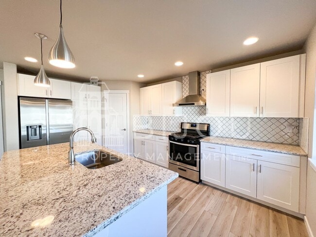 Building Photo - Gorgeous Home Located South by COS Airport