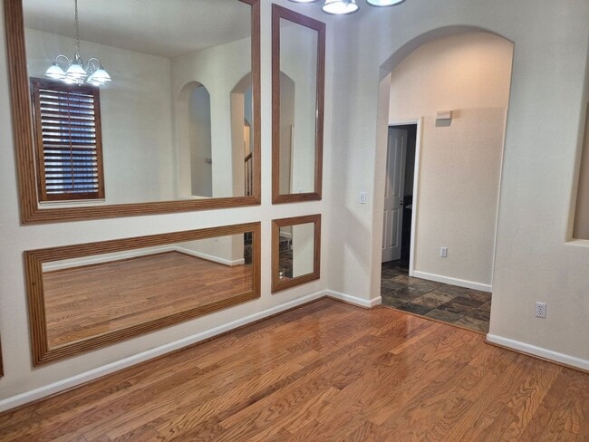 Building Photo - Beautiful 4 bedroom 3.5 bath in Natomas Park