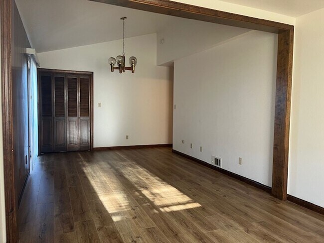 Building Photo - Amazing Mountain Views...