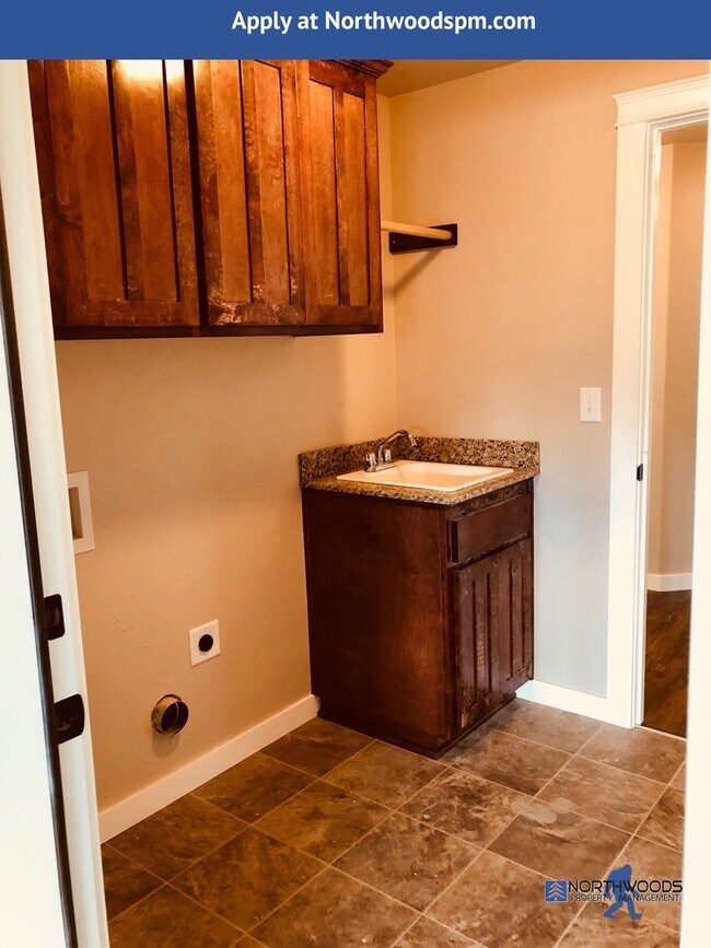 Building Photo - Recently Reduced-Newer 3 bed, 2 Bath Home ...