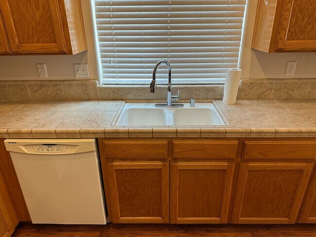 Building Photo - 2610 N Duke St