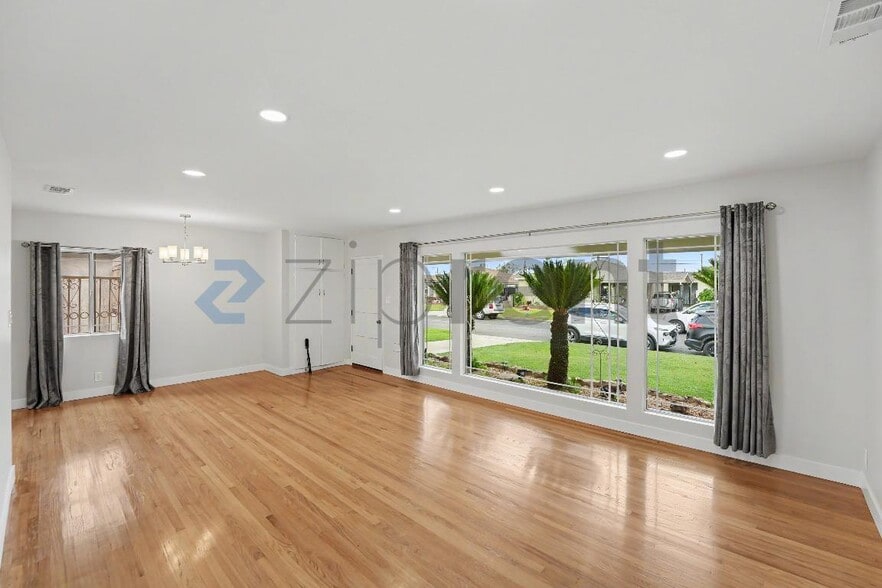 Building Photo - Unit