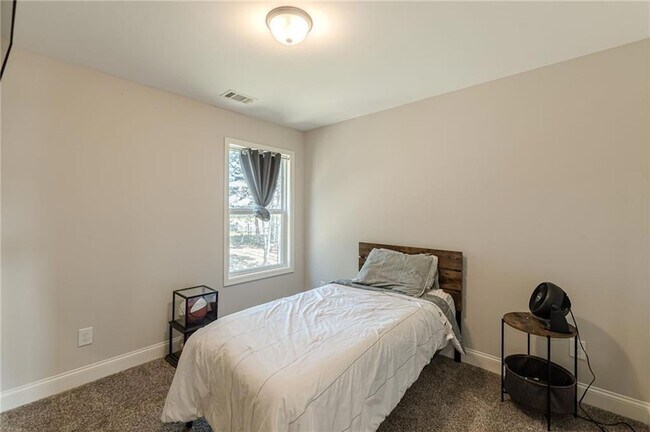 Building Photo - 123 Mulberry Dr