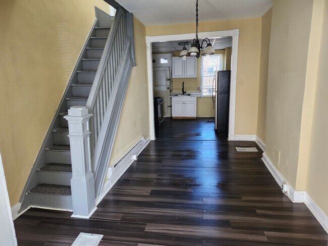 Building Photo - Charming 3BR Townhome in Baltimore