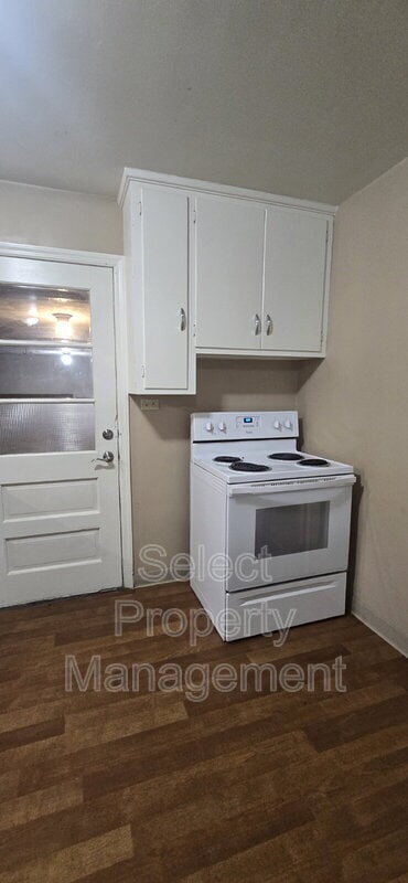 Building Photo - 7610 W Jefferson Blvd