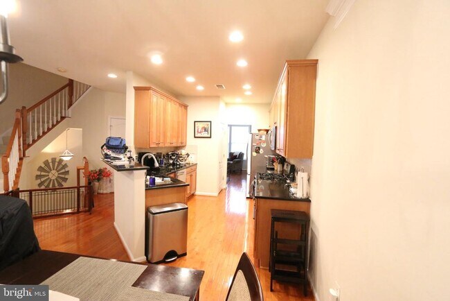 Building Photo - 4469 Monmouth St