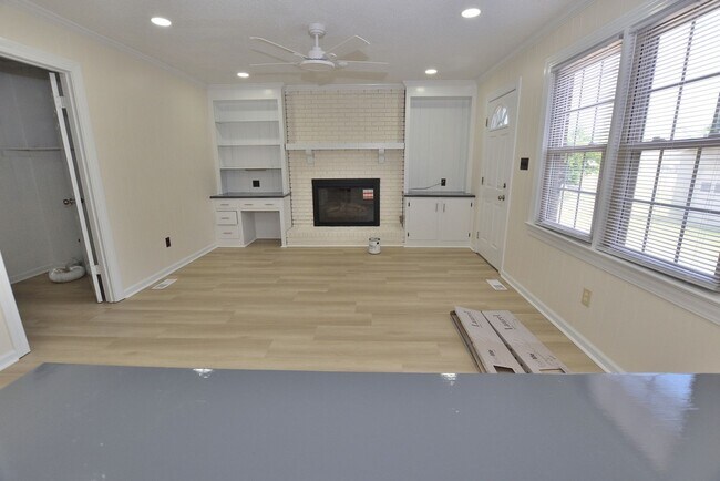 Building Photo - 1200 West Mount Drive