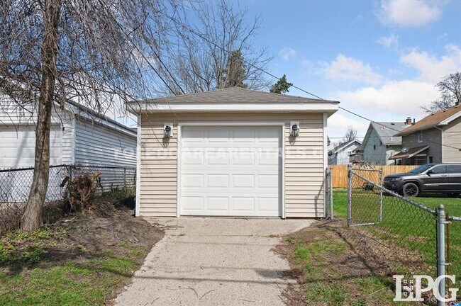 Building Photo - 630 Colima Dr