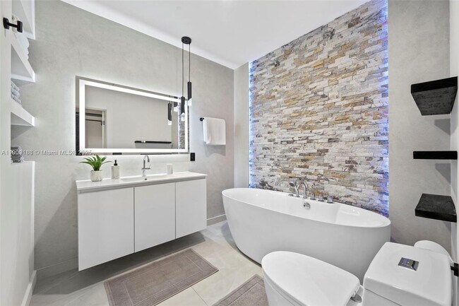 Building Photo - 1101 N 14th Ave