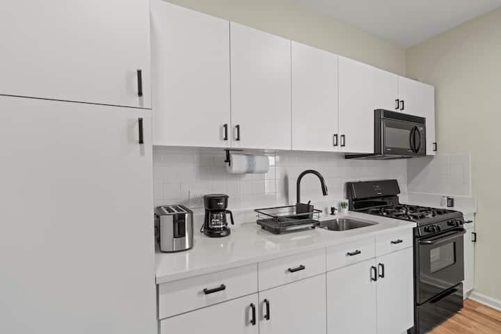 Building Photo - 1626 Union Turnpike