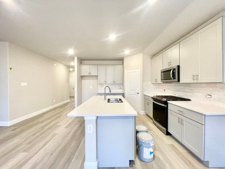 Building Photo - 1203 Mahogany Dr
