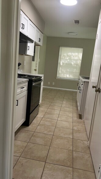 Building Photo - 7911 Riata Ave