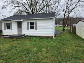 Building Photo - Maryville 37804 -3 bedroom, 2 bath - call Tom Parry 865-607-3649