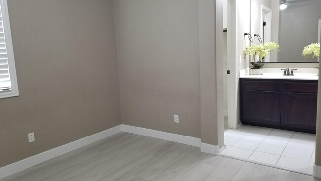 Building Photo - 2248 E Ottawa Ln