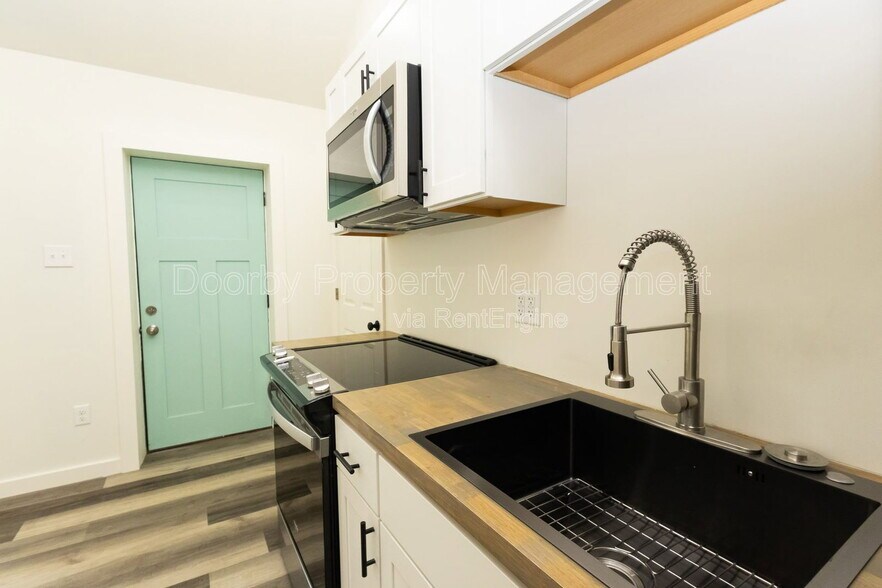 Building Photo - 5640 US-41