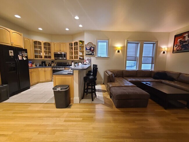 Building Photo - 42 N St