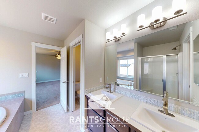 Building Photo - Beautiful 3 bedroom, 2.5 bath, 2-story home in Steilacoom Ridge