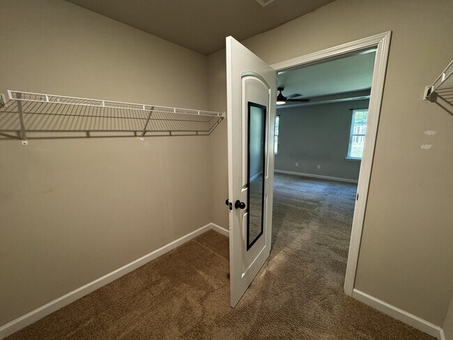 Building Photo - 232 Westfield Dr