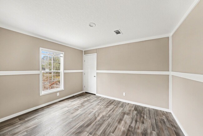 Building Photo - 9544 Ellis St