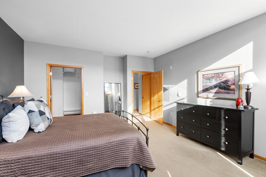 Building Photo - 1125 NW 9th Ave