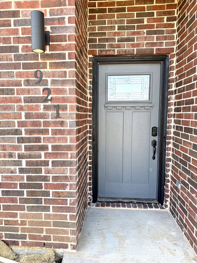 Building Photo - 919 S.Franklin Dr