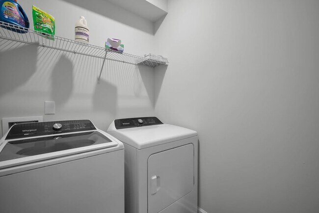 Building Photo - Great location in Richmond Hill