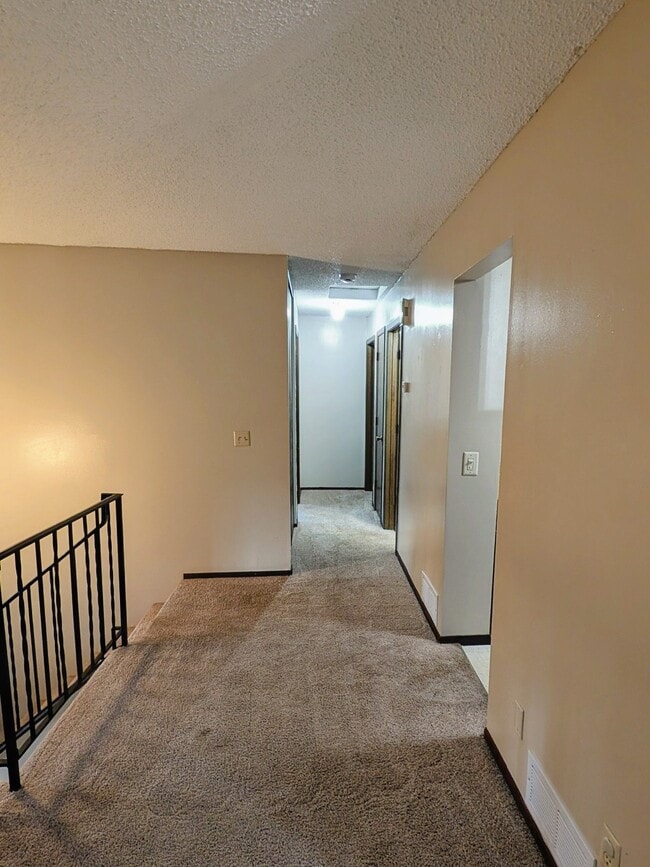 Building Photo - 419 Butler Ave E