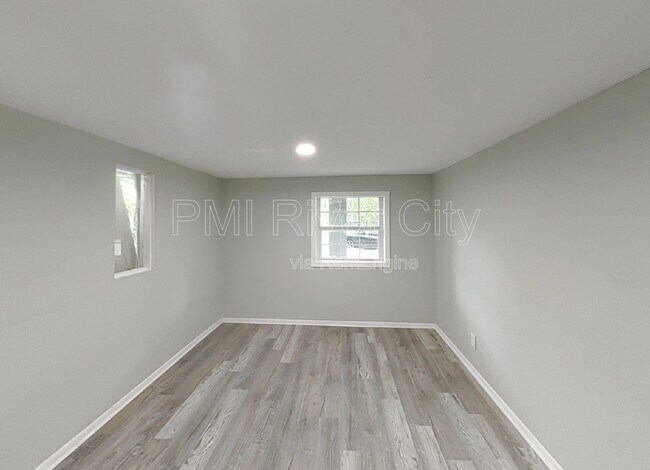 Building Photo - 1867 W 41st St