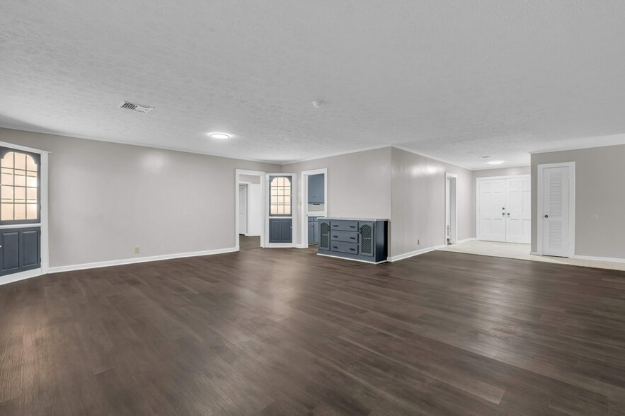 Building Photo - 706 Park Cir