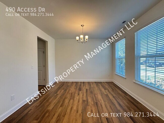 Building Photo - 490 Access Dr