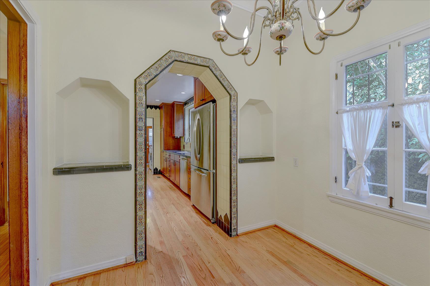 Building Photo - 1136 S Spaulding Ave