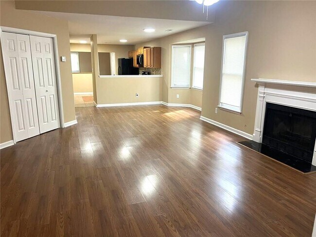 Building Photo - 8114 Woodlake Dr