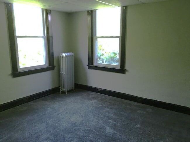 Building Photo - Charming Two Bedroom Gem in West Cincy!