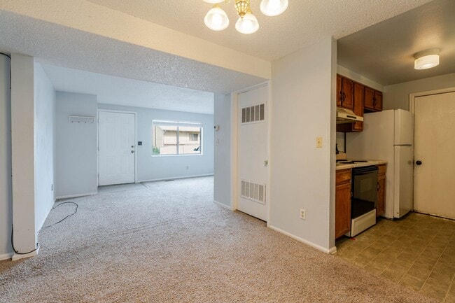 Building Photo - $1363 | 2BR/1BA Duplex | Cozy Home Near Be...