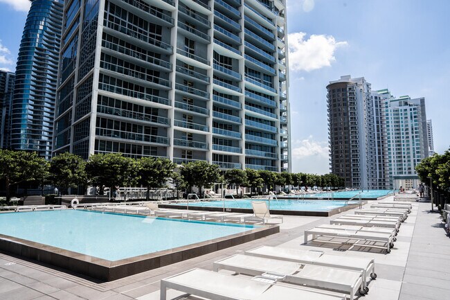 Building Photo - 465 Brickell Ave