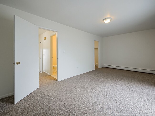 Building Photo - Easy Living in White Lake – 1 Bed with Smart Layout!