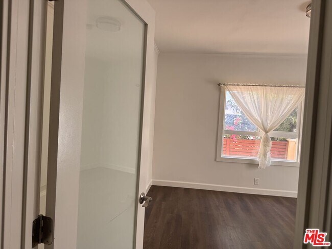 Building Photo - 1325 S Rimpau Blvd