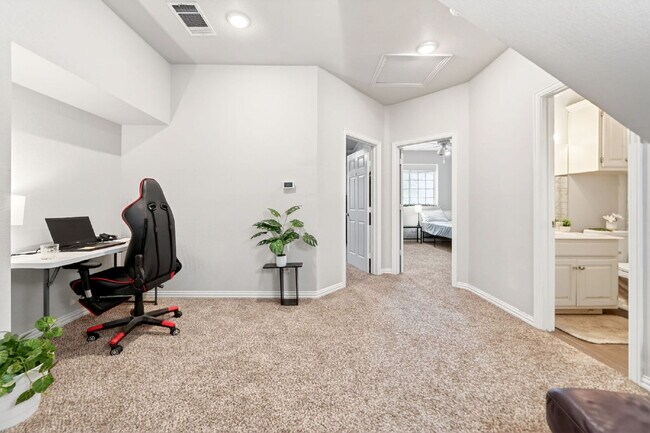Building Photo - Exceptional Home in Arlington – Great Layout & Prime Location
