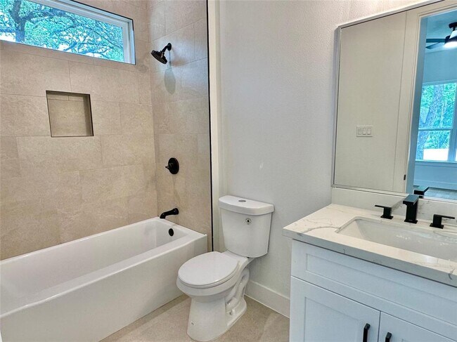Building Photo - 5206 Country Club Dr