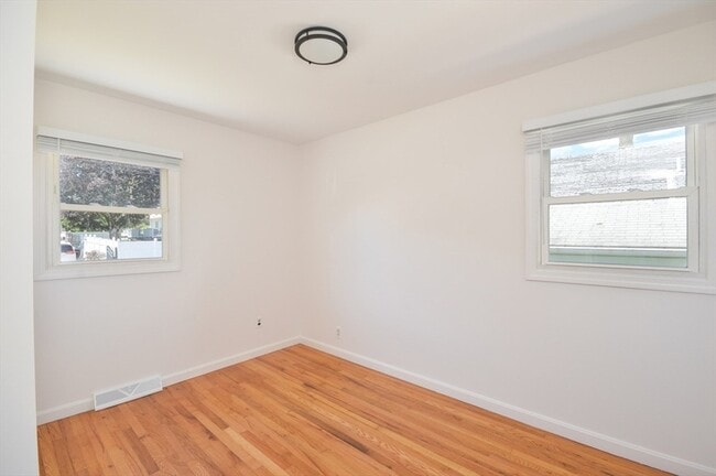 Building Photo - 42 Buttonwood Rd